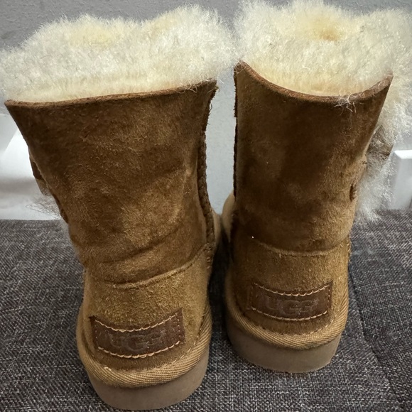 Uggs - Picture 2 of 3